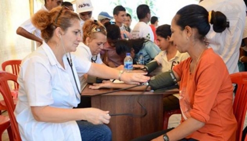 Các bác sĩ Cuba đang khám bệnh tình nguyện tại Dili, Thủ đô Đông Timor.